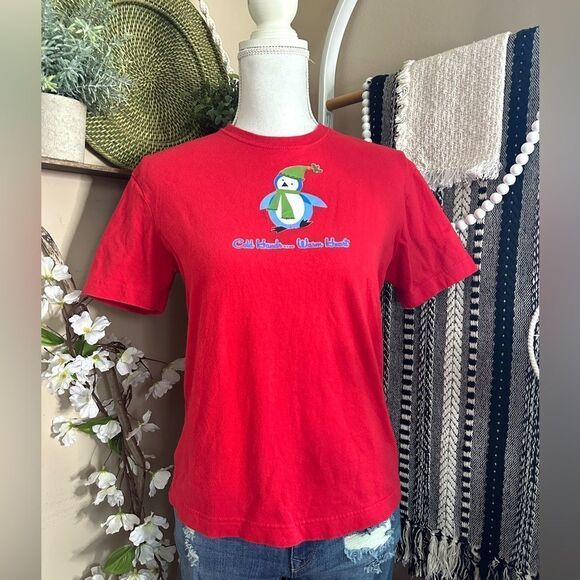 Y2K 2000s Holiday Christmas Penguin Baby Tee Short Sleeve Semi Cropped Shirt - Picture 1 of 6